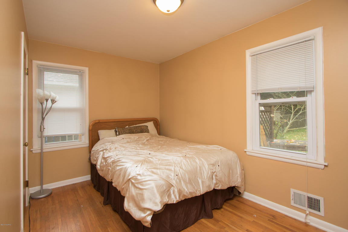 1404 Turwill Ln, Kalamazoo, MI 49006 photo 9