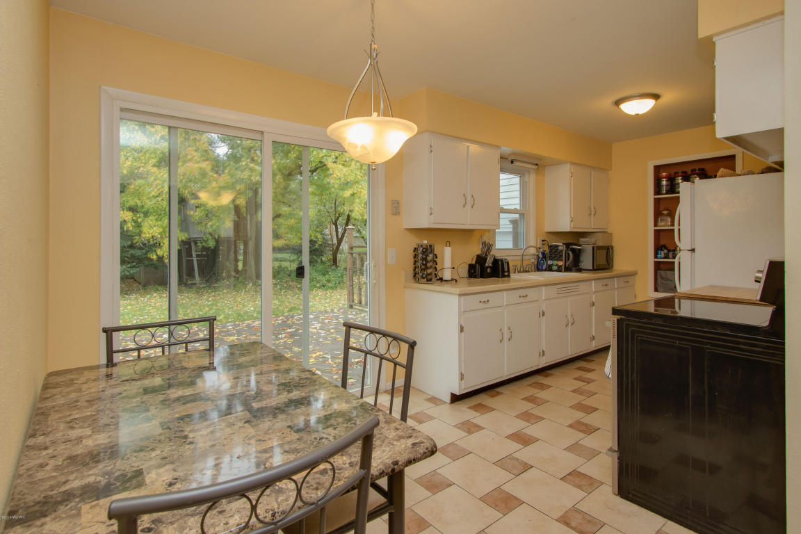 1404 Turwill Ln, Kalamazoo, MI 49006 photo 4