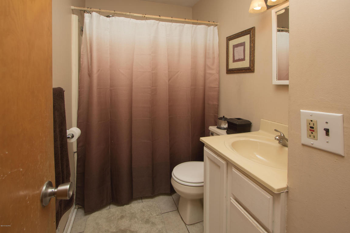 1404 Turwill Ln, Kalamazoo, MI 49006 photo 12