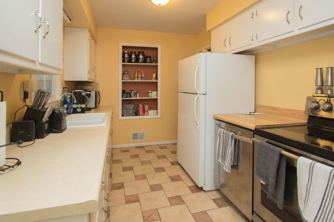 1404 Turwill Ln, Kalamazoo, MI 49006 photo 6
