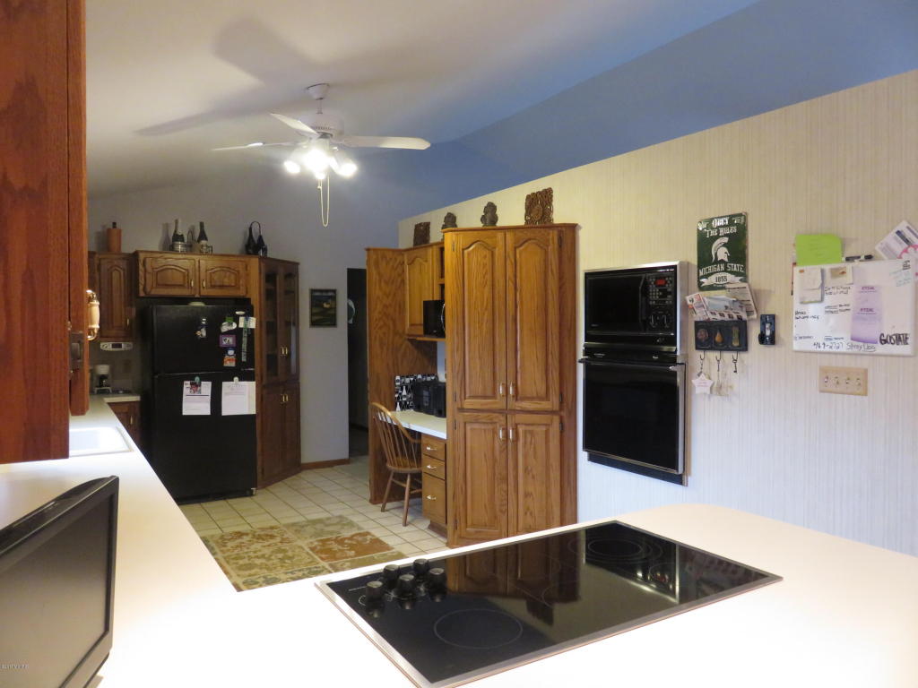 9057 Date, Baroda, MI 49101 photo 5