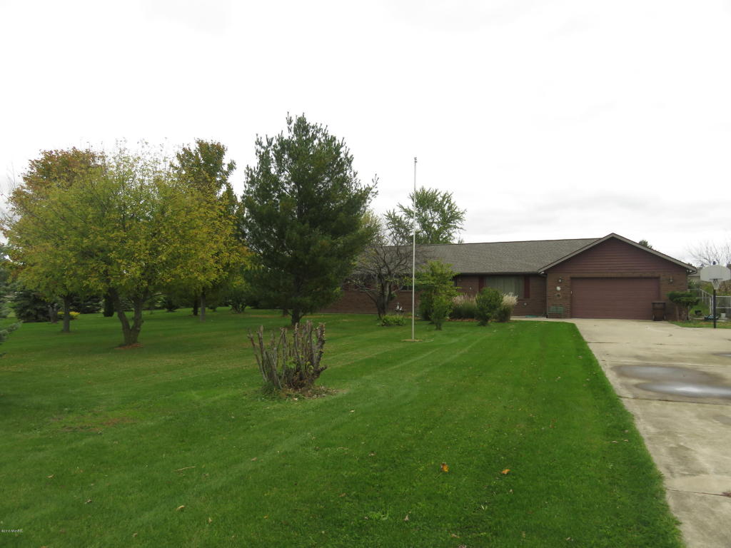 9057 Date, Baroda, MI 49101 photo 1