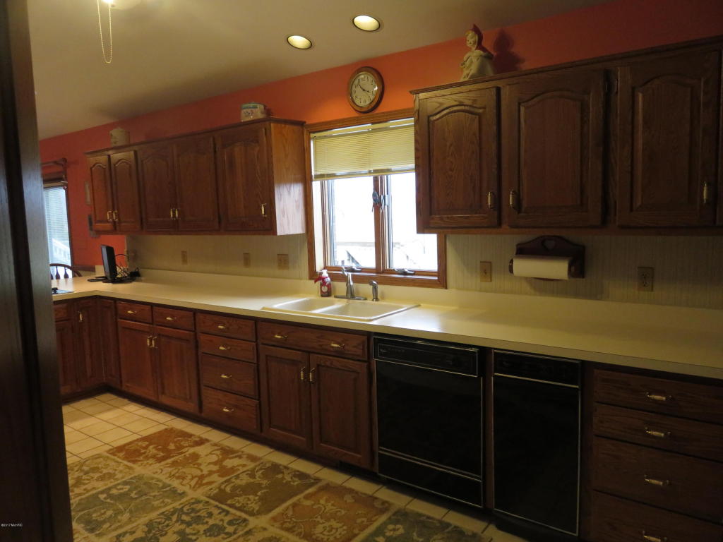 9057 Date, Baroda, MI 49101 photo 7