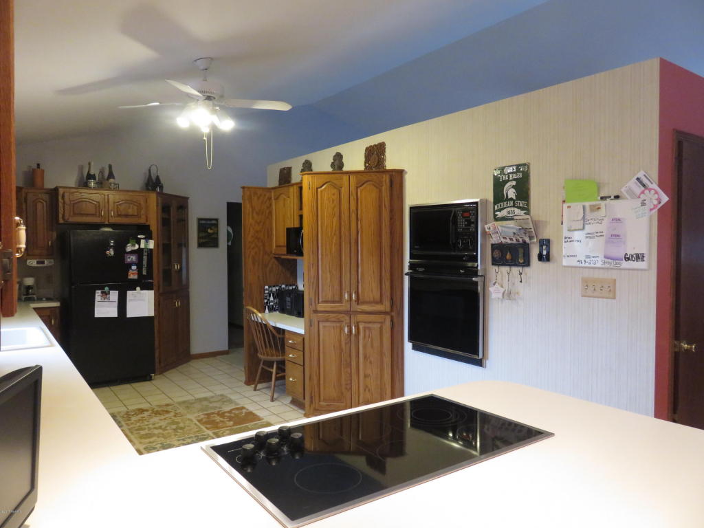 9057 Date, Baroda, MI 49101 photo 4
