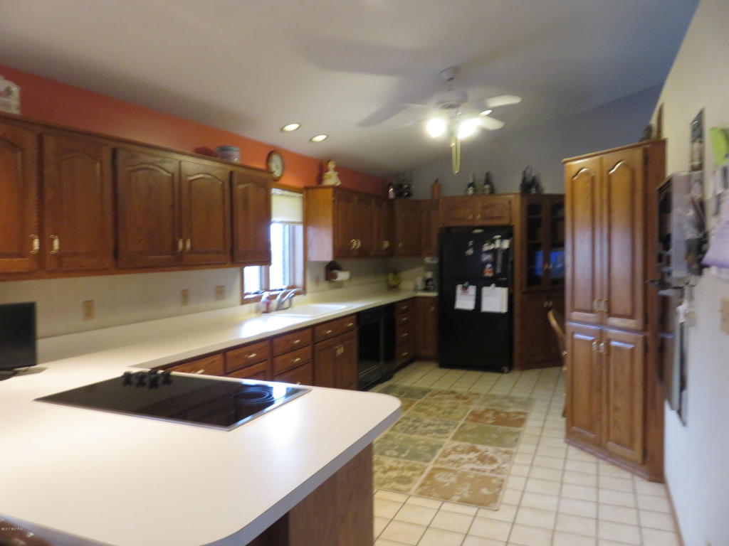 9057 Date, Baroda, MI 49101 photo 2
