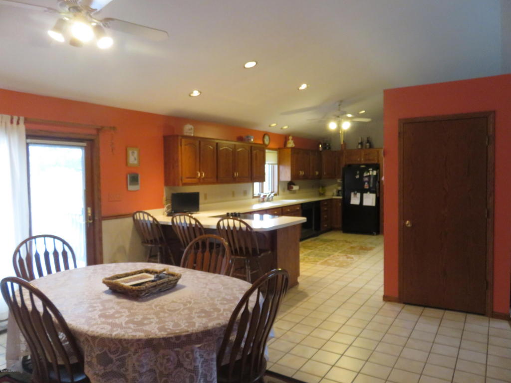 9057 Date, Baroda, MI 49101 photo 3