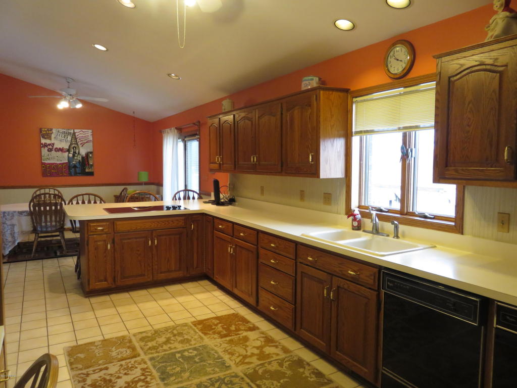 9057 Date, Baroda, MI 49101 photo 6