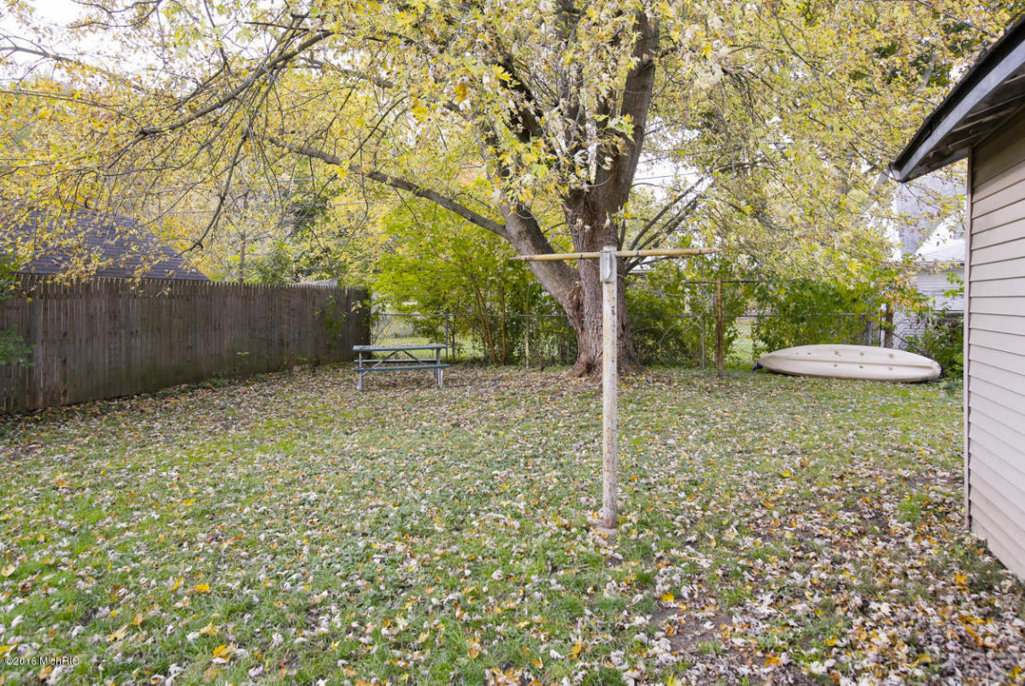 637 S Hooker, Three Rivers, MI 49093 photo 15