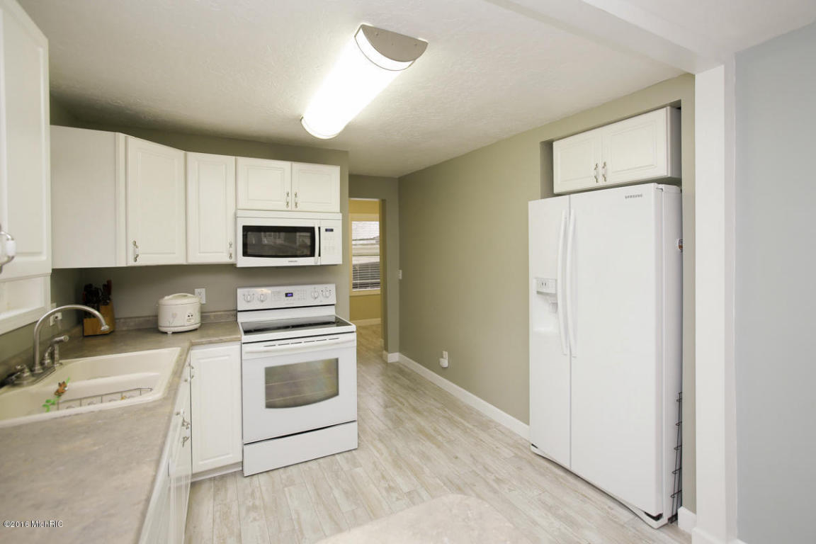 637 S Hooker, Three Rivers, MI 49093 photo 8