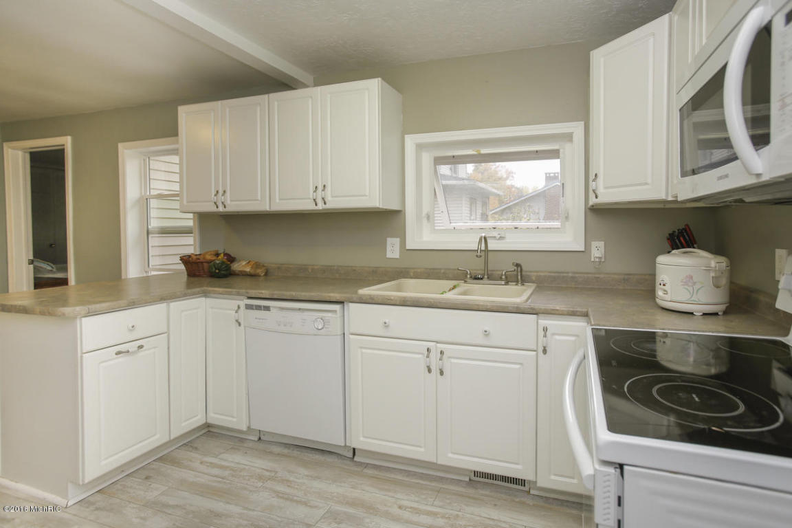 637 S Hooker, Three Rivers, MI 49093 photo 7