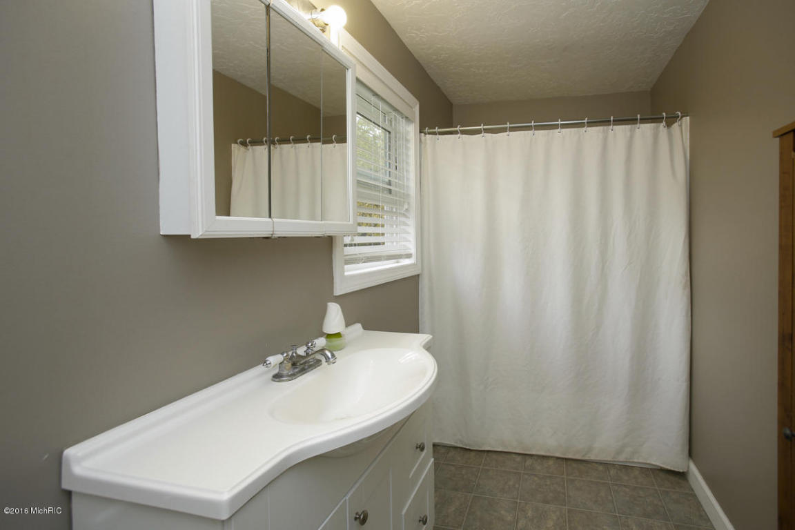 637 S Hooker, Three Rivers, MI 49093 photo 12