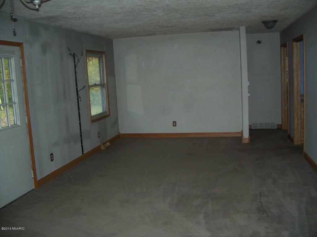 603 Merrick St, Belding, MI 48809 photo 5