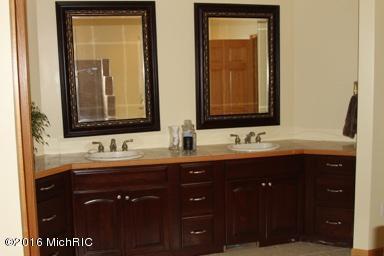 4 Drake Ct, Plainwell, MI 49080 photo 5