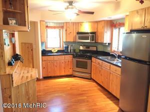264 Third Ave, Manistee, MI 49660 photo 2