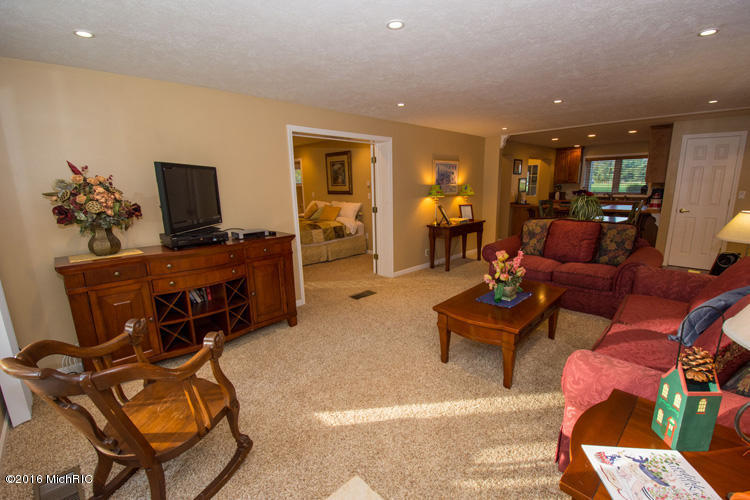 61200 Lenawee Rd, Cassopolis, MI 49031 photo 3