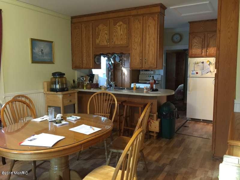 120 E Main St, Whitehall, MI 49461 photo 6