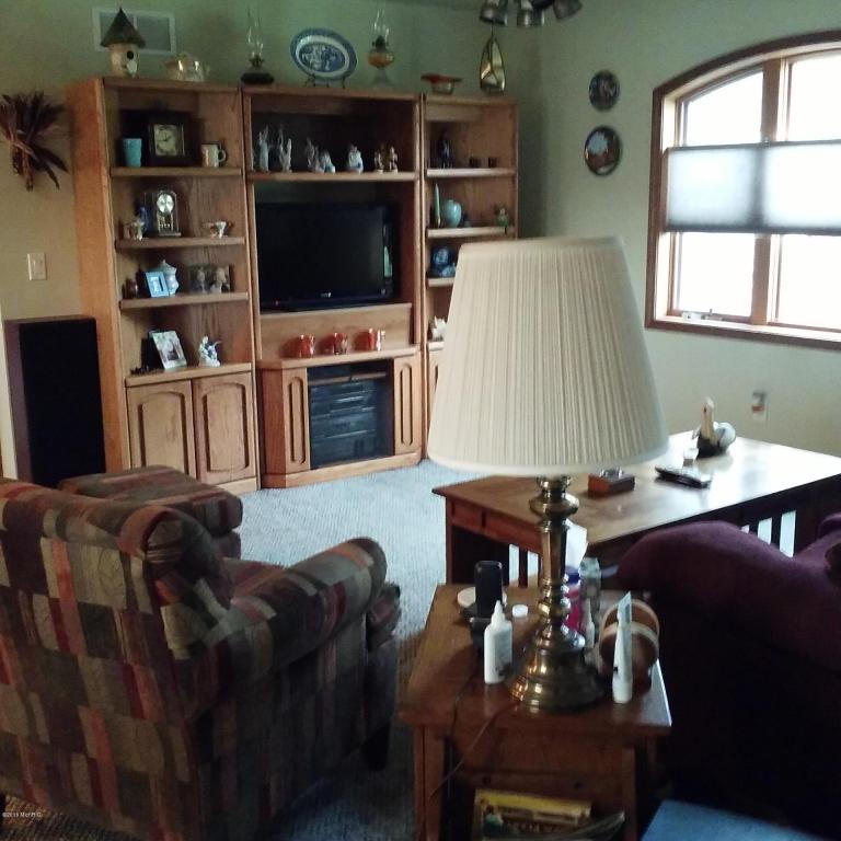 1096 E 104th, Grant, MI 49327 photo 4