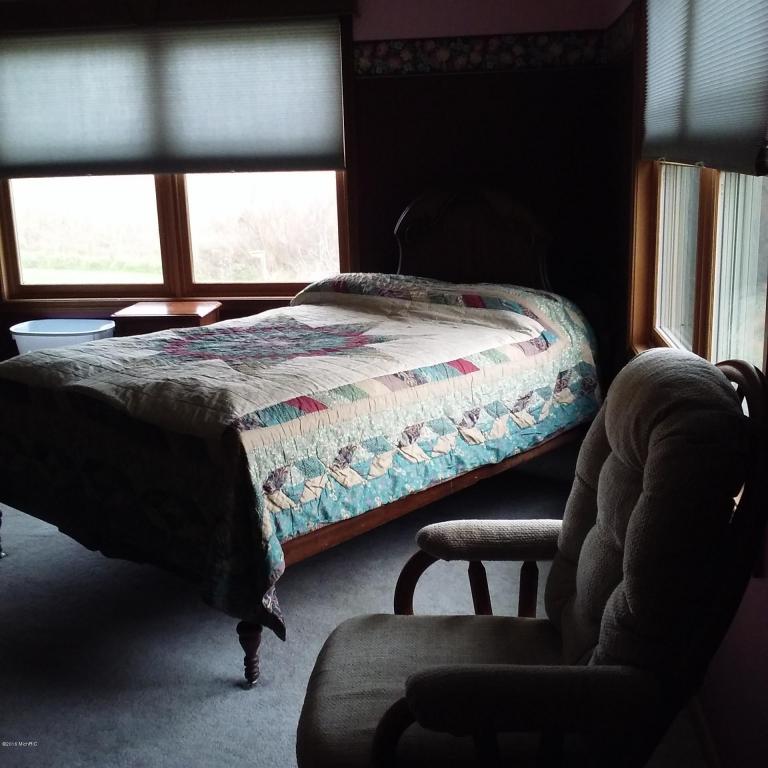 1096 E 104th, Grant, MI 49327 photo 9