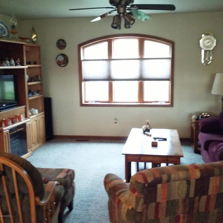 1096 E 104th, Grant, MI 49327 photo 5