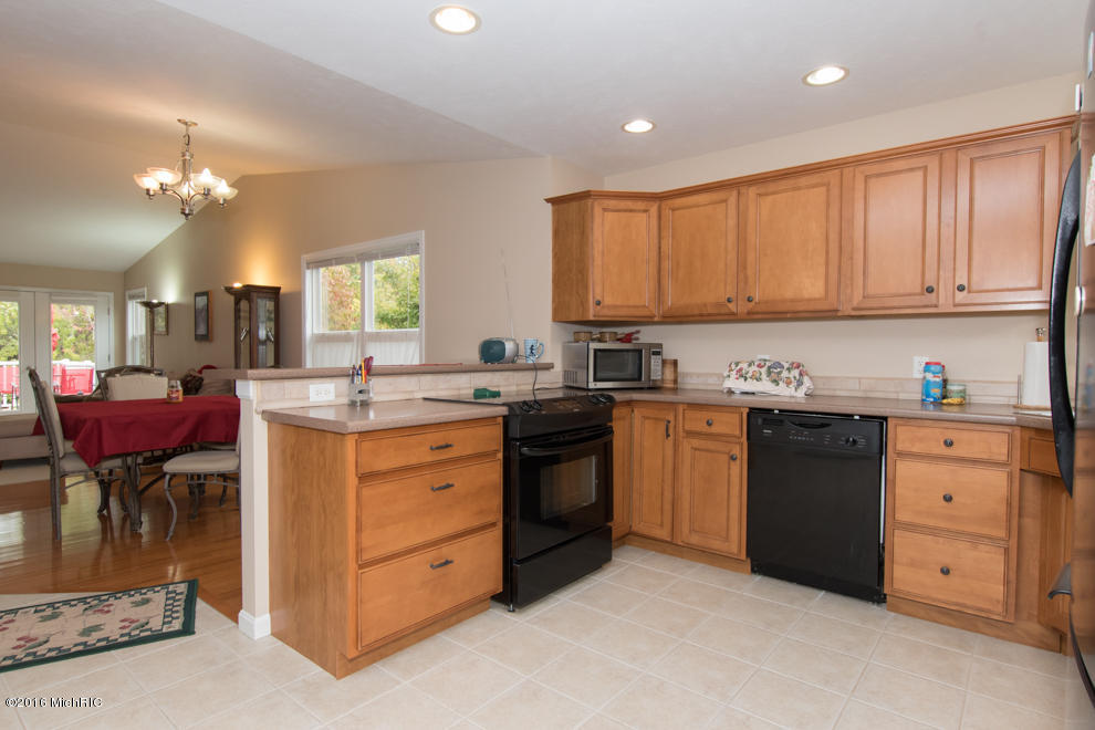 100 Starr Rd, Plainwell, MI 49080 photo 4