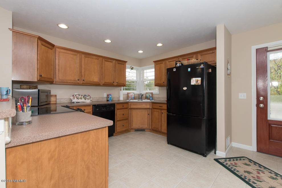100 Starr Rd, Plainwell, MI 49080 photo 5