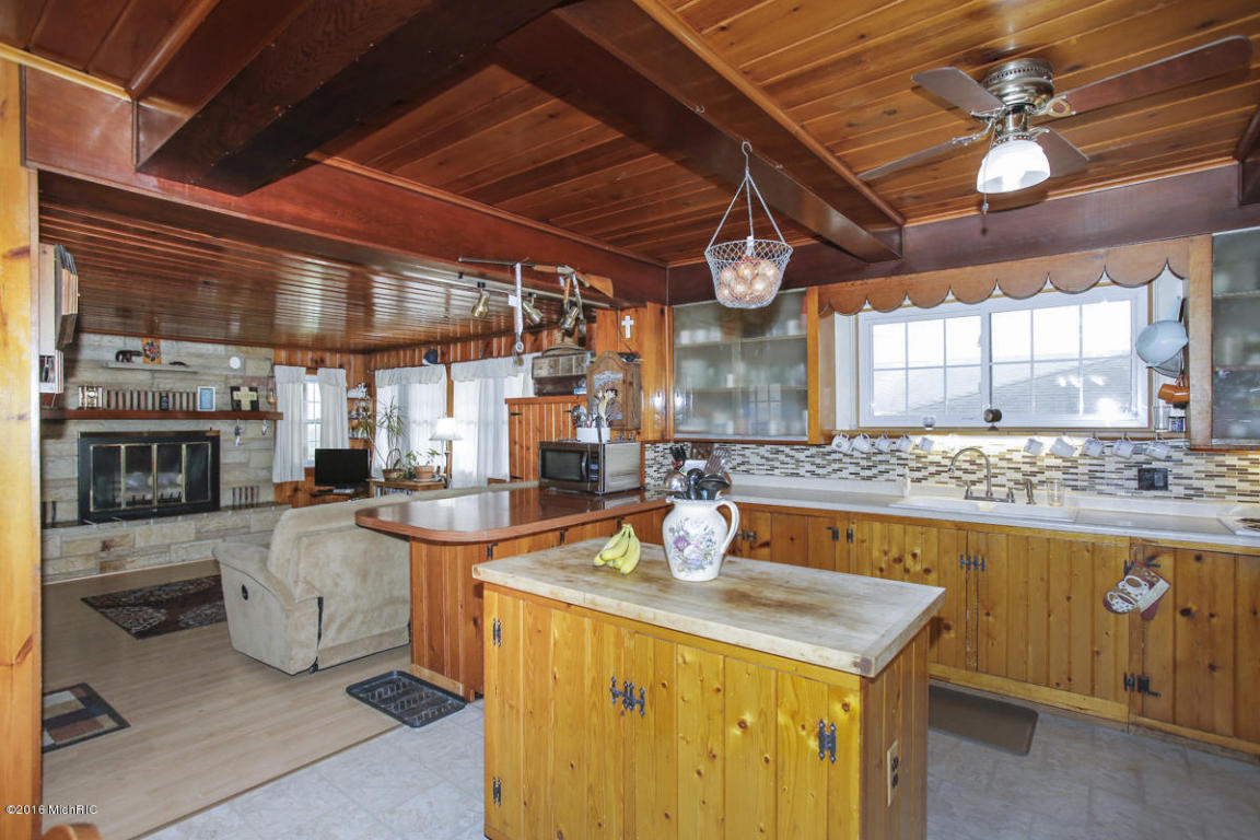 400 S Hooker Ave, Three Rivers, MI 49093 photo 6