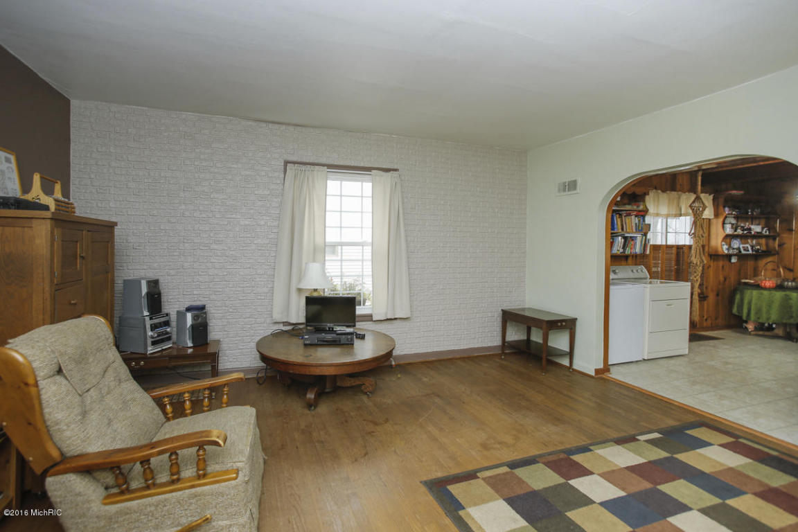 400 S Hooker Ave, Three Rivers, MI 49093 photo 3