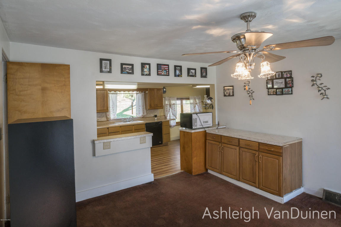 803 Avery St, Lowell, MI 49331 photo 6