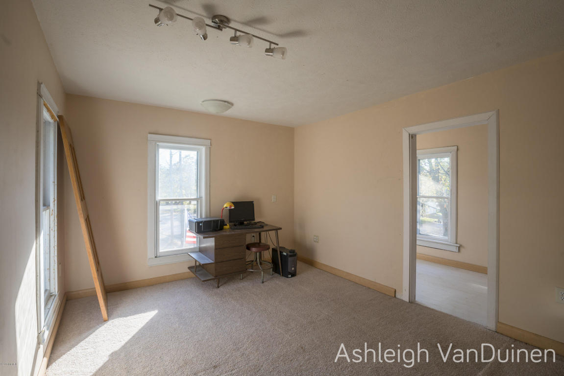 803 Avery St, Lowell, MI 49331 photo 16