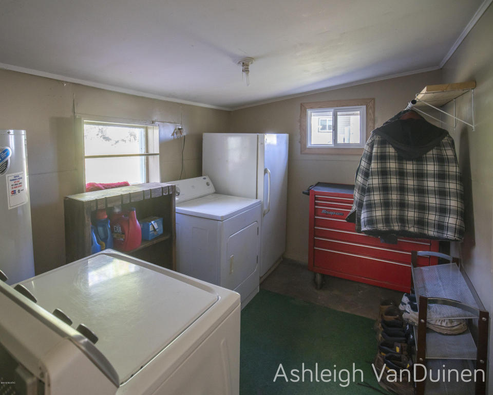 803 Avery St, Lowell, MI 49331 photo 15
