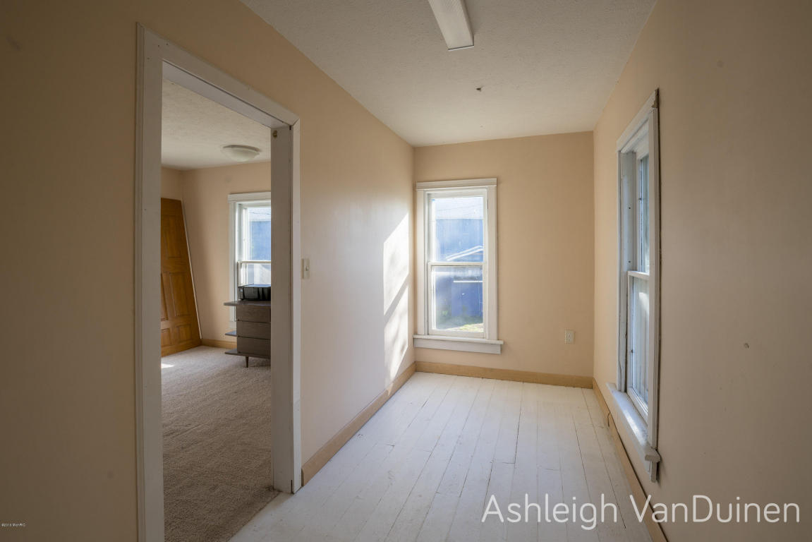 803 Avery St, Lowell, MI 49331 photo 18