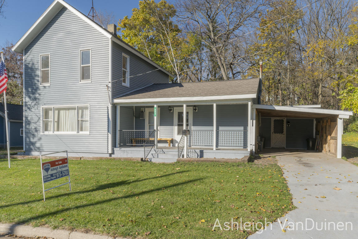 803 Avery St, Lowell, MI 49331 photo 2