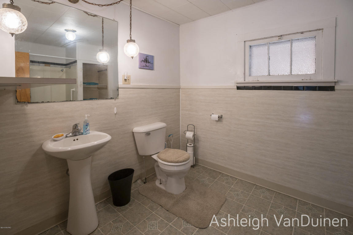 803 Avery St, Lowell, MI 49331 photo 12