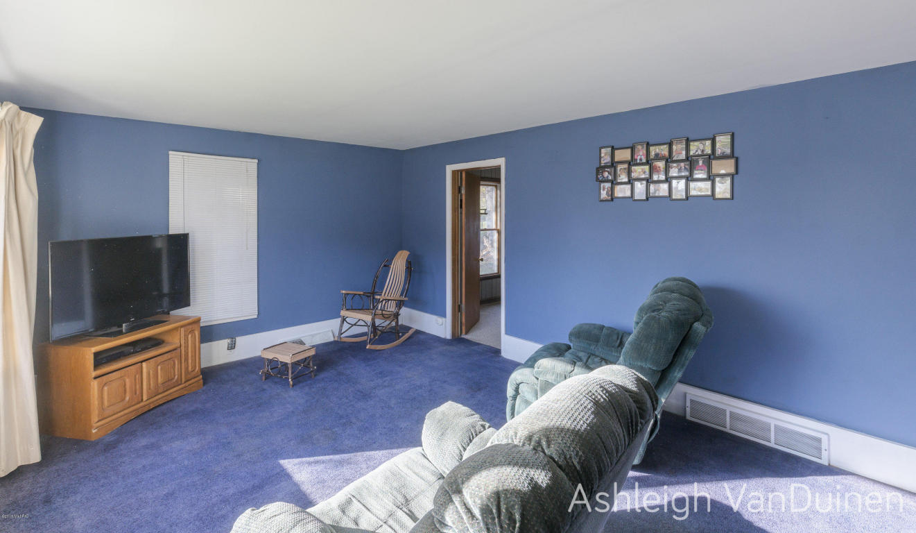 803 Avery St, Lowell, MI 49331 photo 7