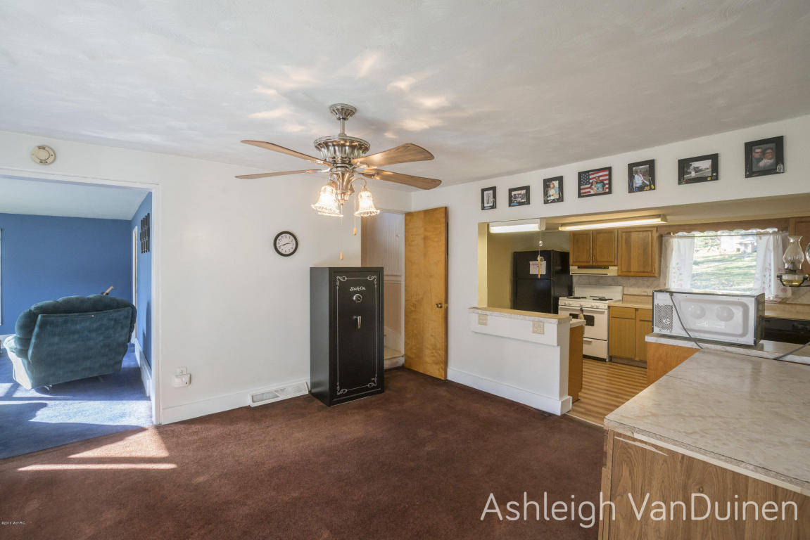 803 Avery St, Lowell, MI 49331 photo 9