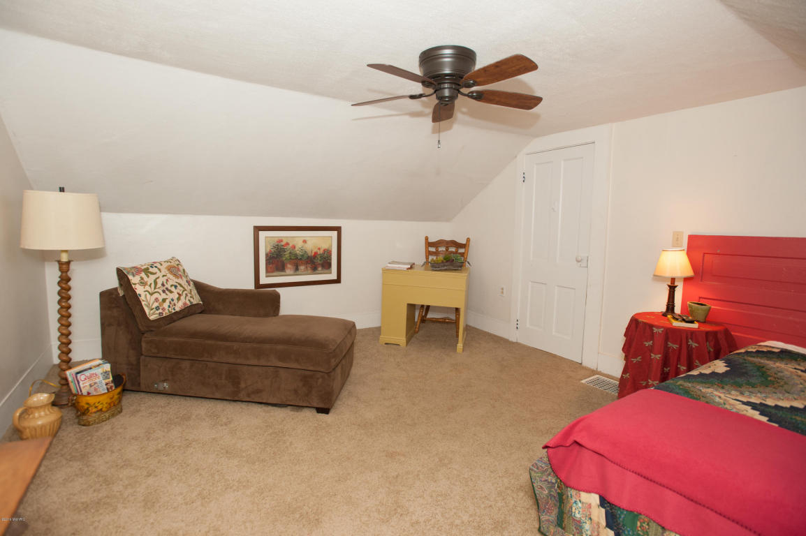 312 E Hanson St, Whitehall, MI 49461 photo 25