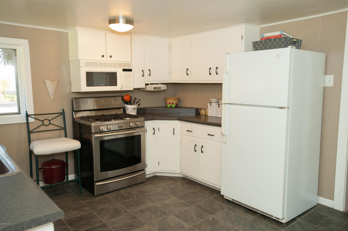 312 E Hanson St, Whitehall, MI 49461 photo 4