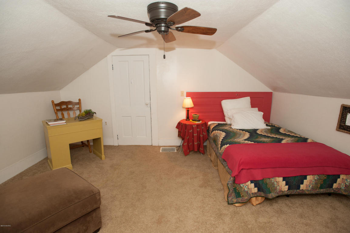 312 E Hanson St, Whitehall, MI 49461 photo 26