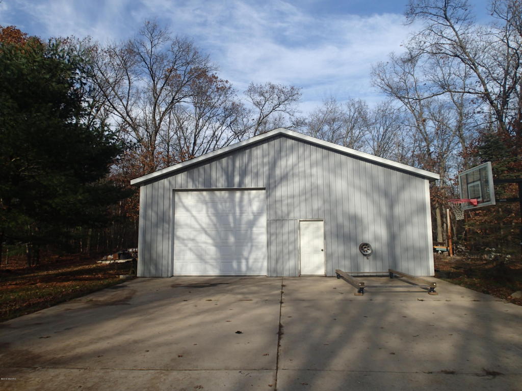 1675 E 80th St, Newaygo, MI 49337 photo 8