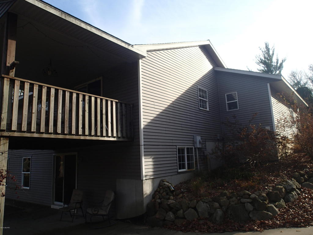 1675 E 80th St, Newaygo, MI 49337 photo 4