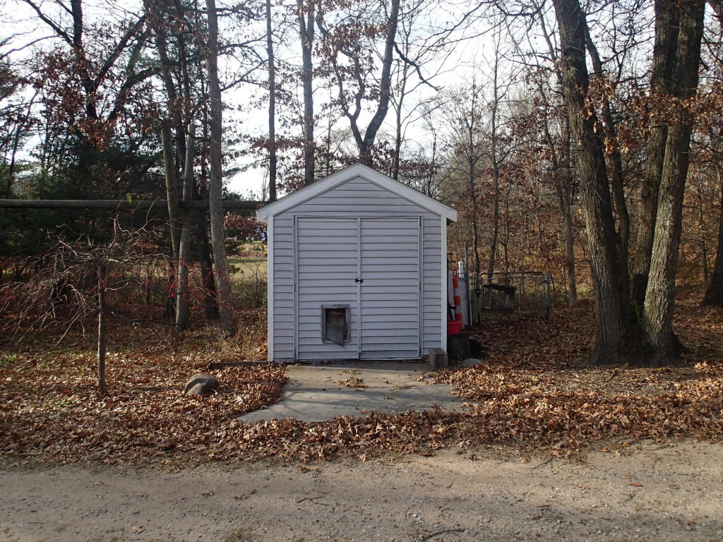 1675 E 80th St, Newaygo, MI 49337 photo 7