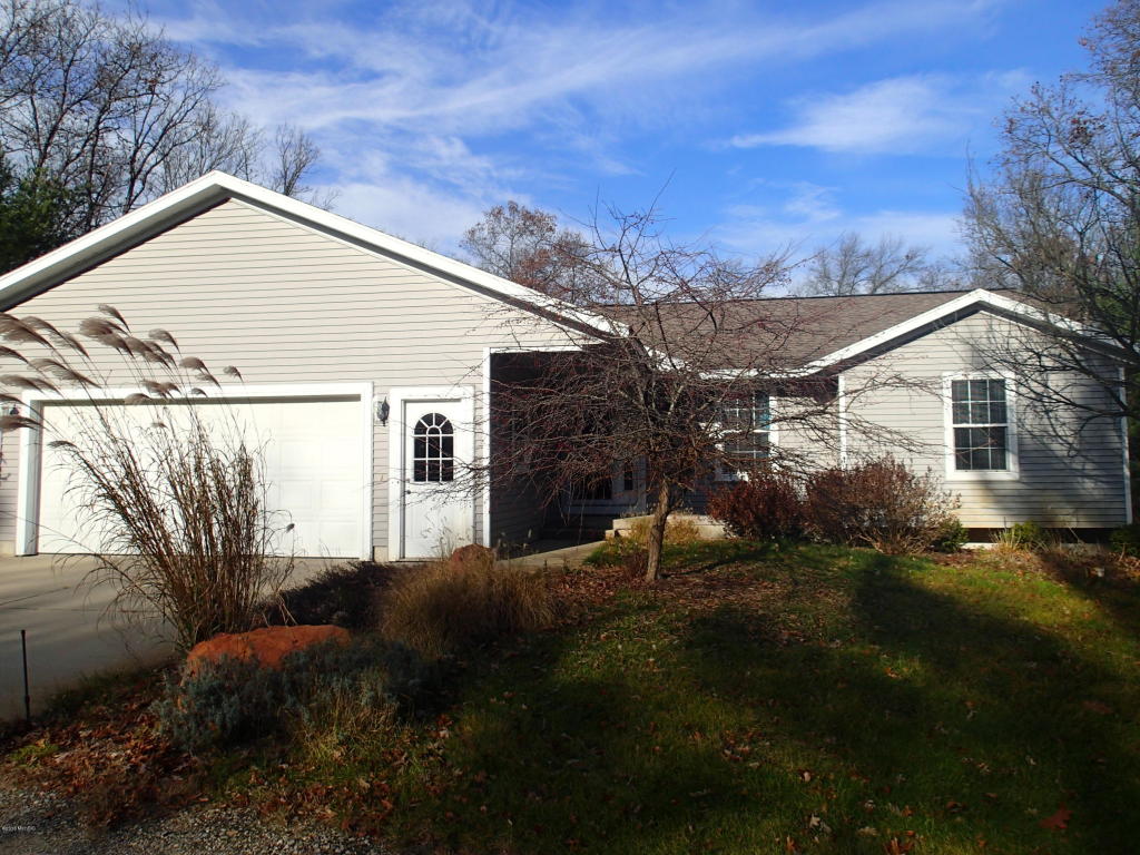 1675 E 80th St, Newaygo, MI 49337 photo 1