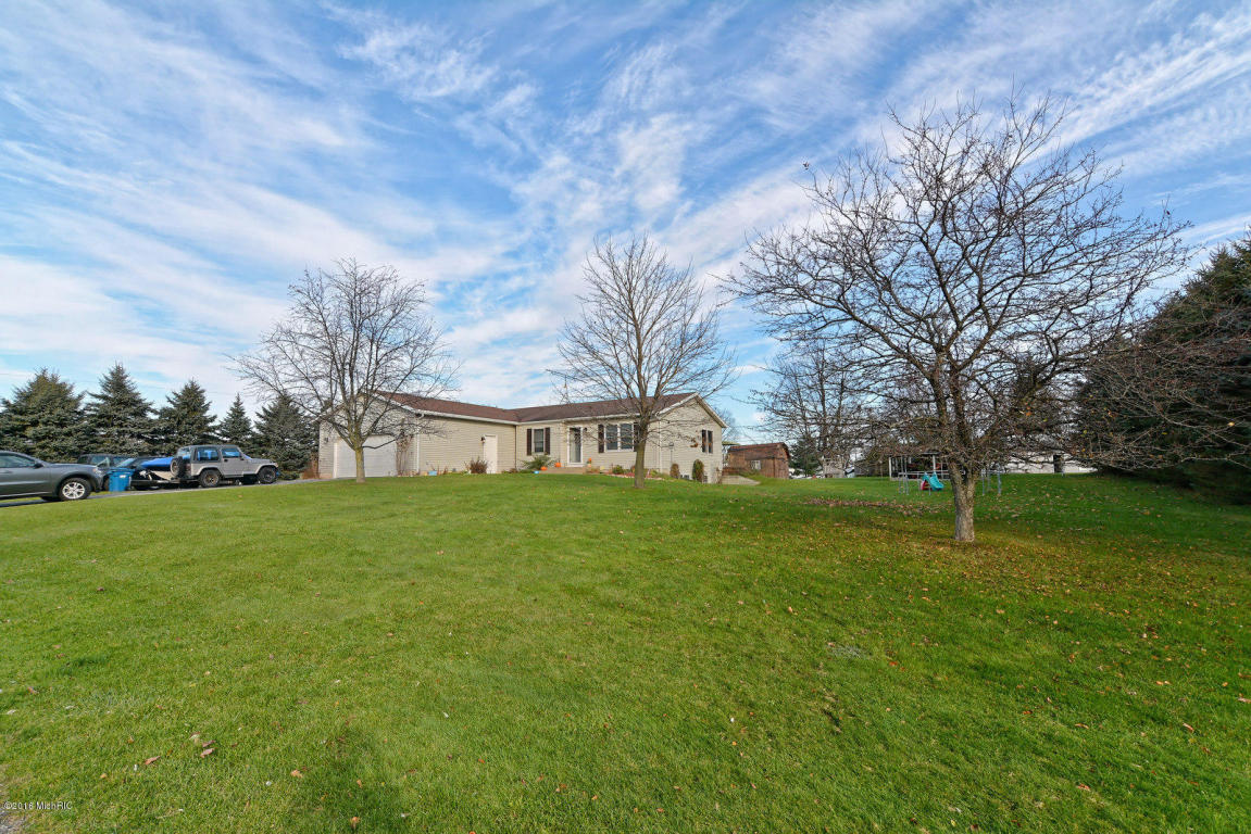 1375 Diamond Dr SW, Stanton, MI 48888 photo 4