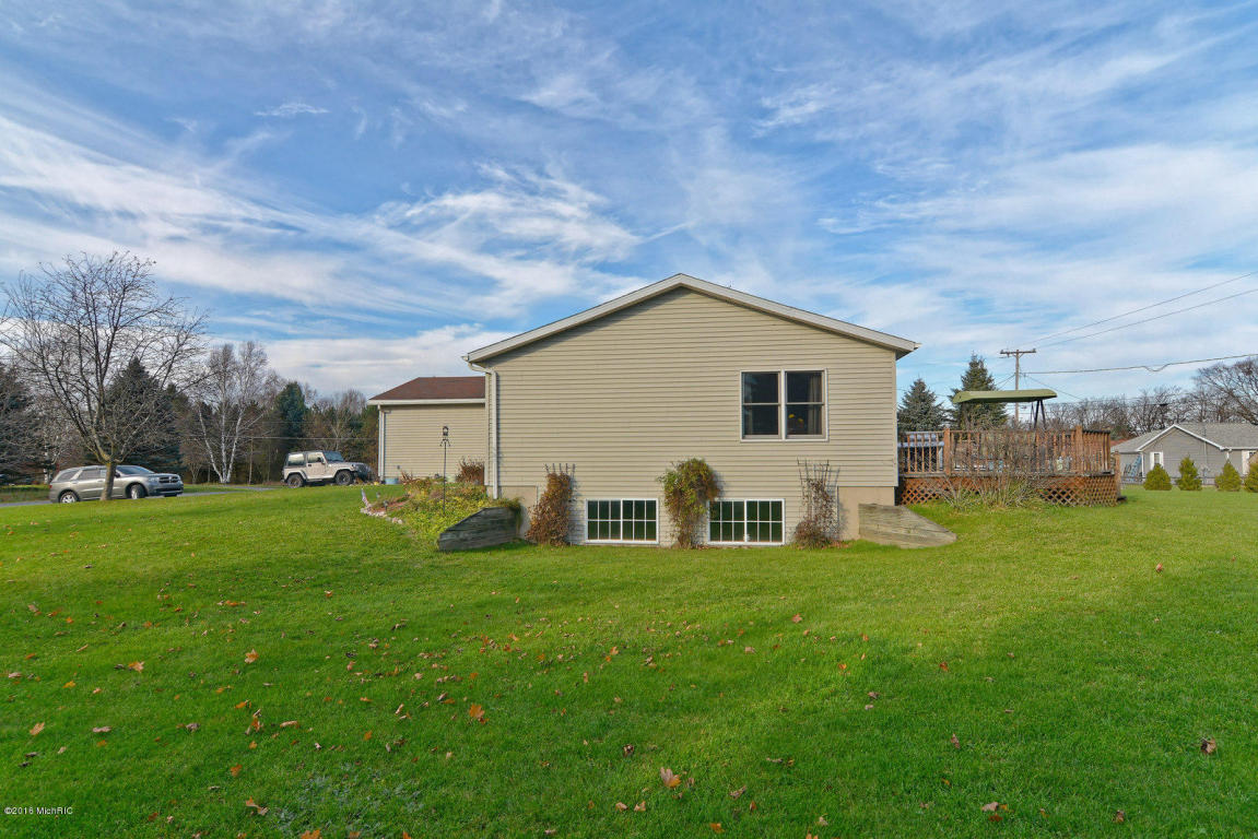 1375 Diamond Dr SW, Stanton, MI 48888 photo 2