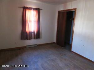 63 Smith St, Coldwater, MI 49036 photo 5