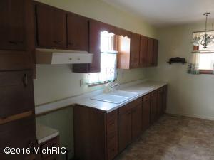 63 Smith St, Coldwater, MI 49036 photo 4