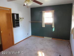 63 Smith St, Coldwater, MI 49036 photo 3