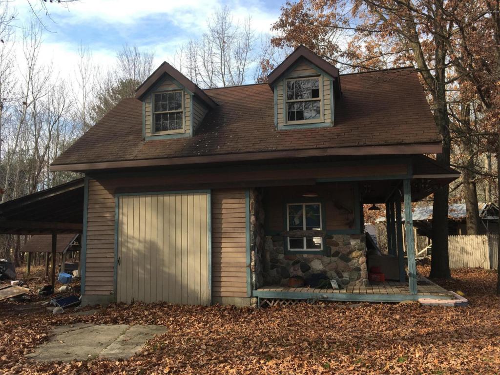 207 Martin Dr, Stanton, MI 48888 photo 3