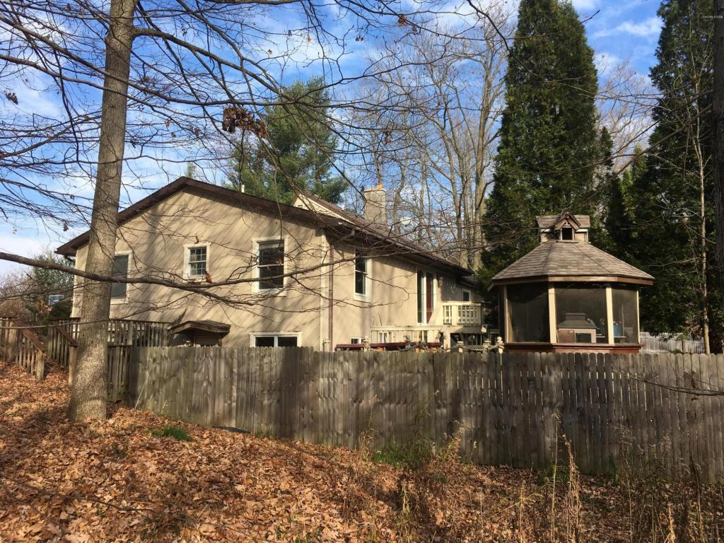207 Martin Dr, Stanton, MI 48888 photo 4