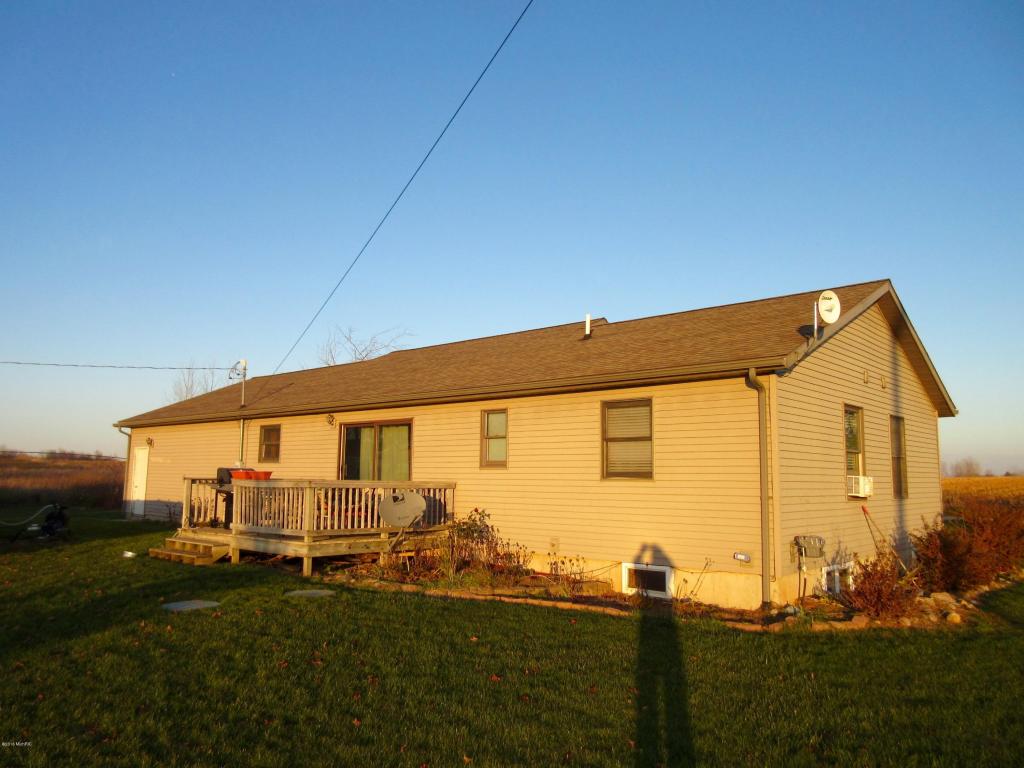 1015 Half Ct, Stanton, MI 48888 photo 2